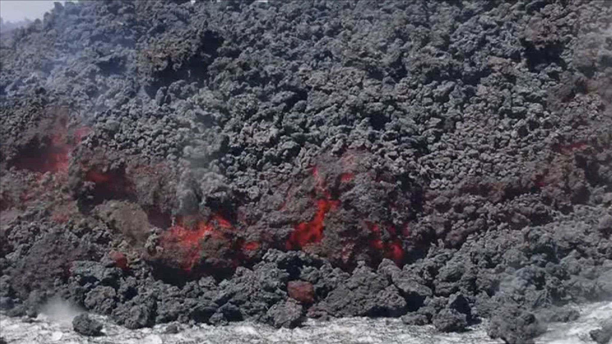 People pelted with boiling rocks as Mount Etna erupts World News