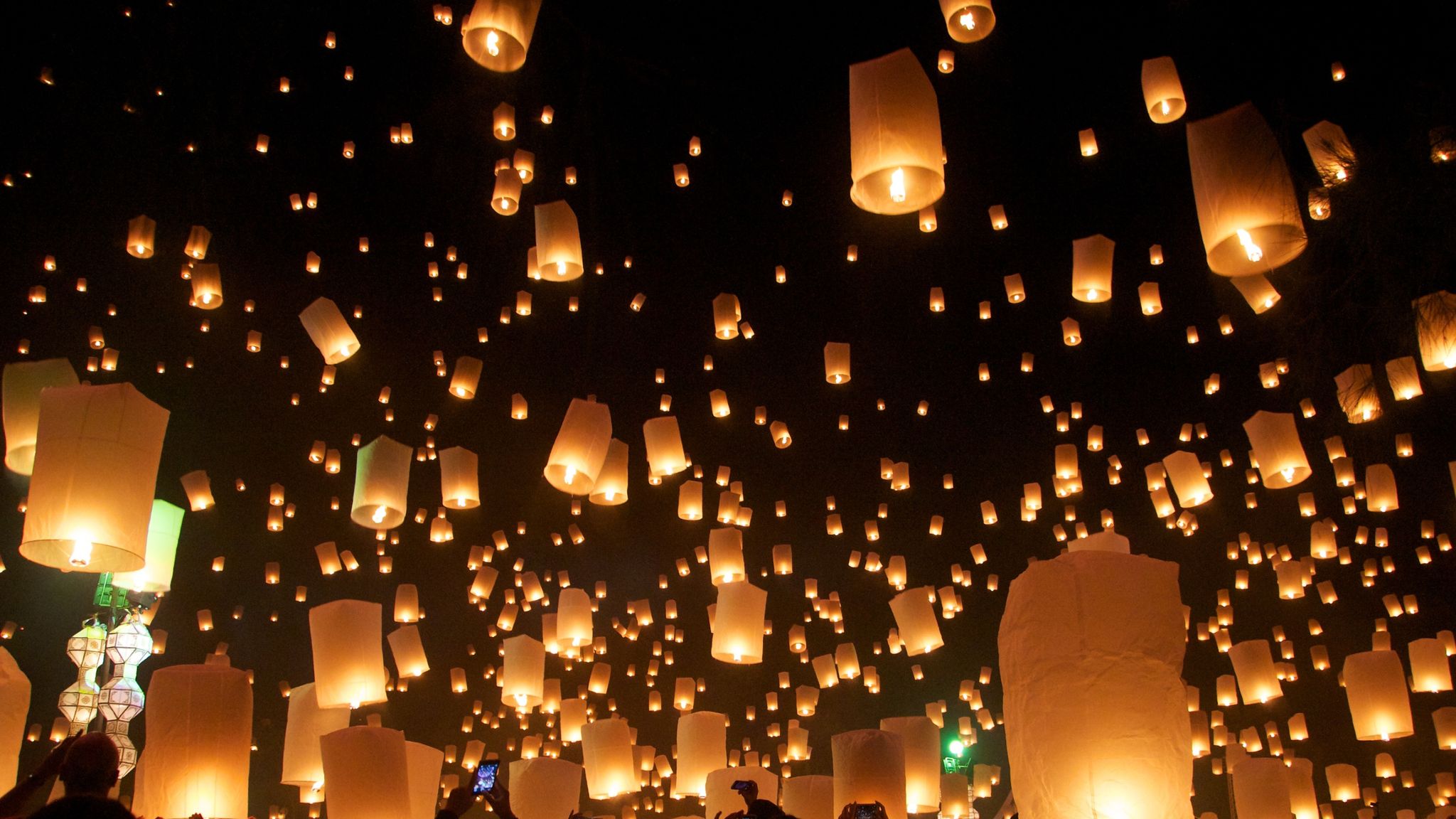Balloons and sky lanterns must be banned, says environmental group UK