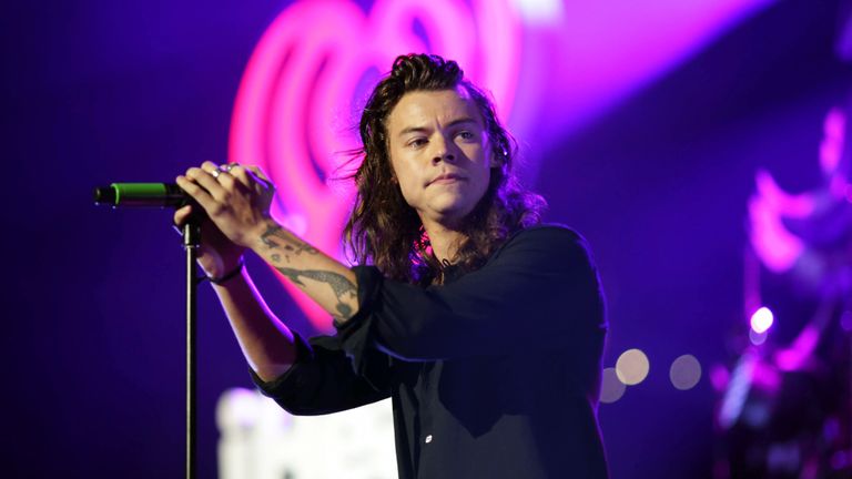 1D Harry Styles sets release date for first solo album | Ents & Arts ...