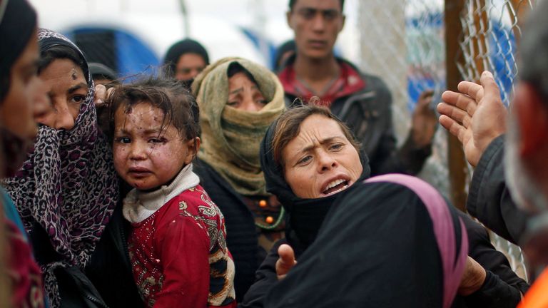 Refugees entering Hammam al-Alil camp south of Mosul