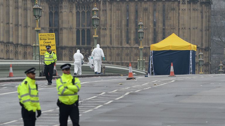 A forensics tent on Westminster Bridge 