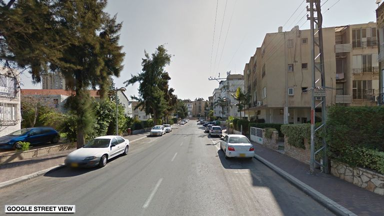 The clinic is located on Kaplan Street in Holon