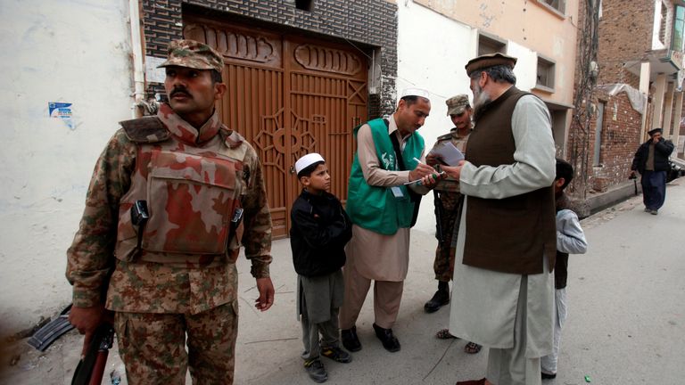 A census worker talks to a resident in Peshawar, Pakistan
