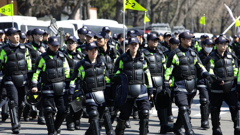 Two Dead As South Korean Court Throws Out Scandal-hit President Park ...