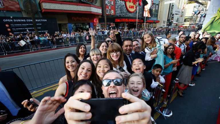 Gervais takes a selfie with some fans at the US Muppets Most Wanted premiere