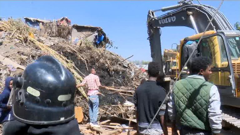 Diggers begin a massive operation to recover bodies