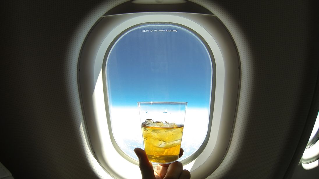 Drinking dutyfree booze on planes 'should be a criminal offence'