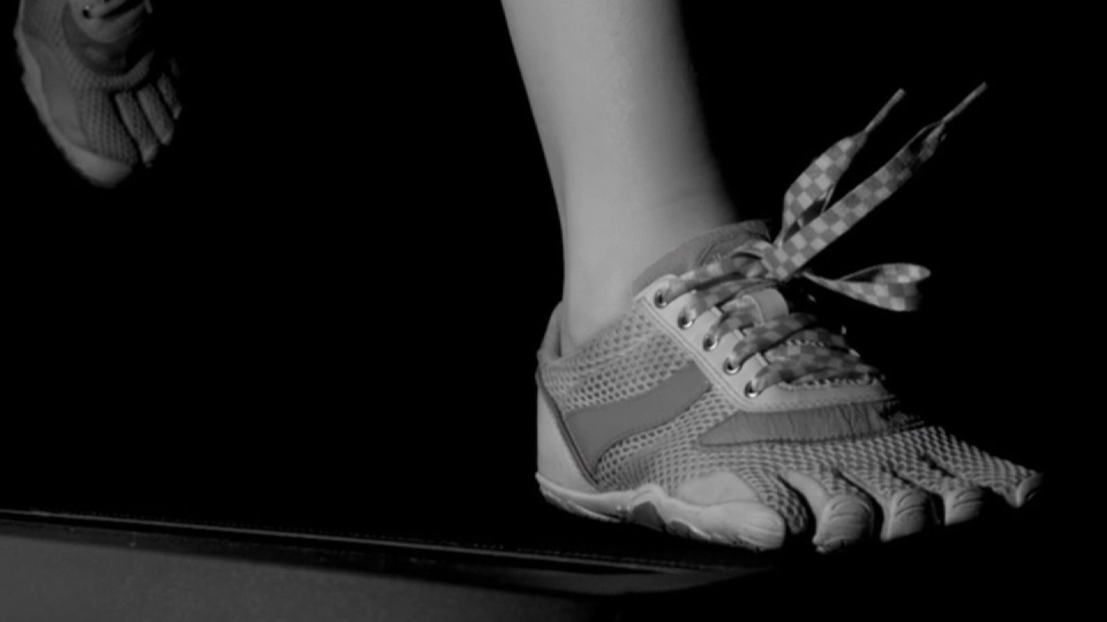 Riddle of why shoelaces come undone solved by scientists Science