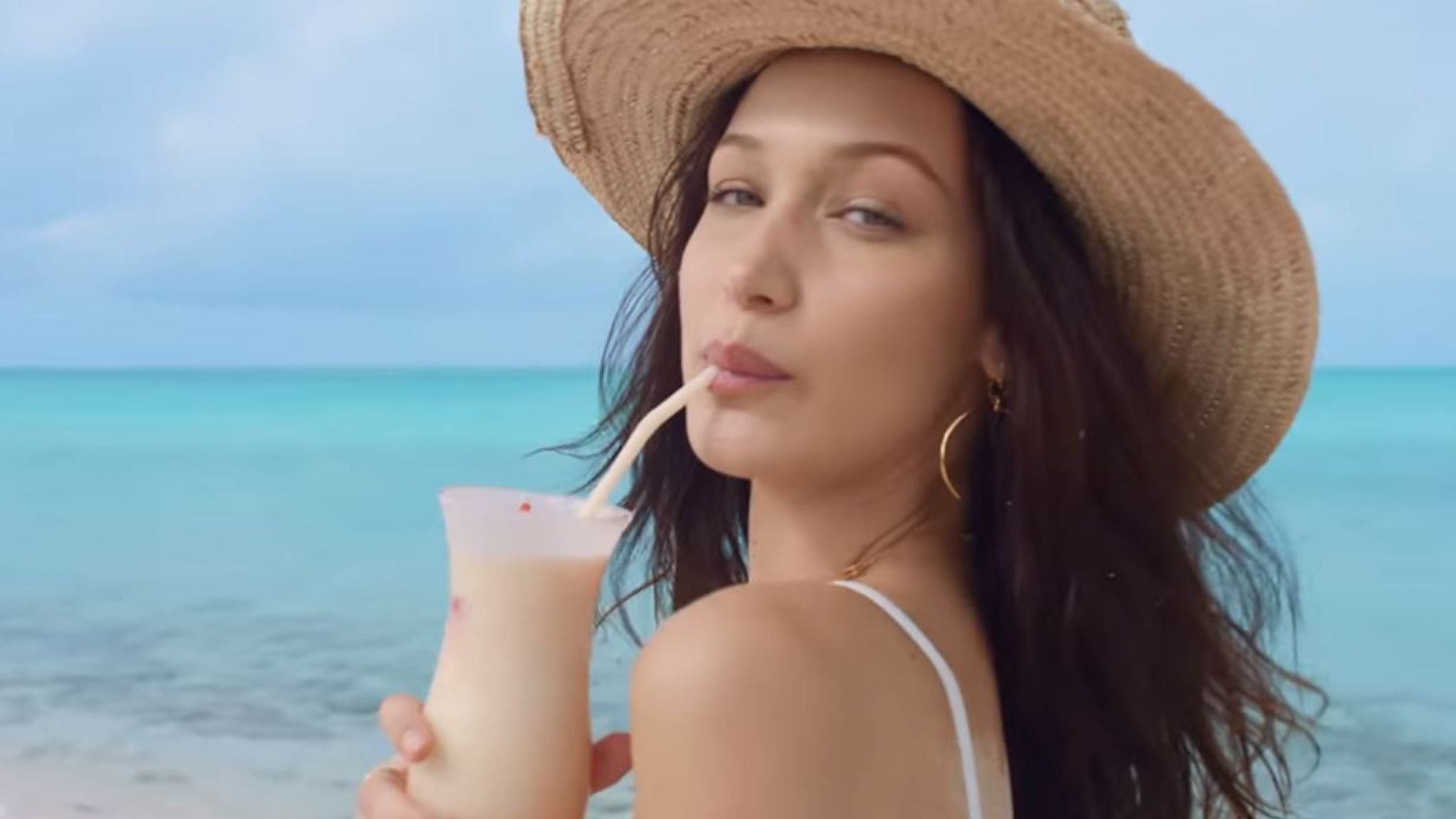 Celebrity luxury event Fyre Festival turns to 'mass chaos' Ents