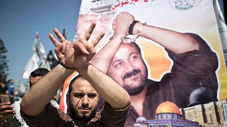 أسرى فلسطينيون يطلقون إضراباً جماعياً عن الطعام في السجون الإسرائيلية | أخبار العالم | سكاي نيوز