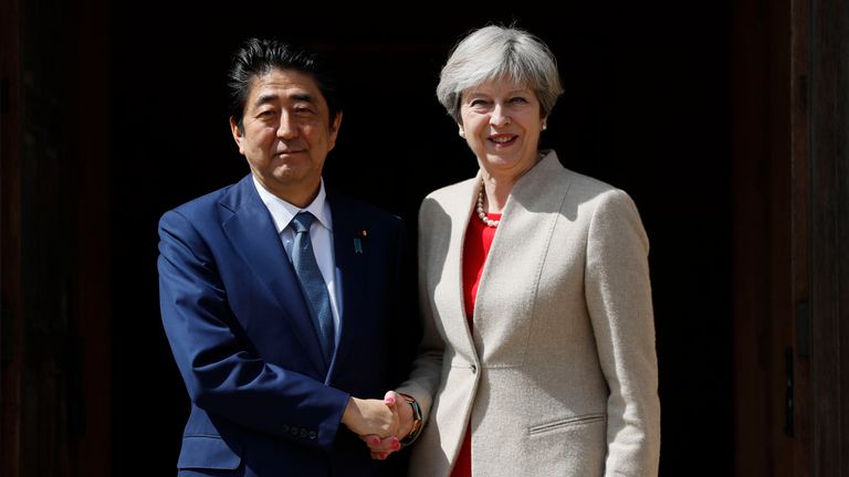 Theresa May welcomes Japan&#39;s Prime Minister Shinzo Abe ahead of talks at Chequers
