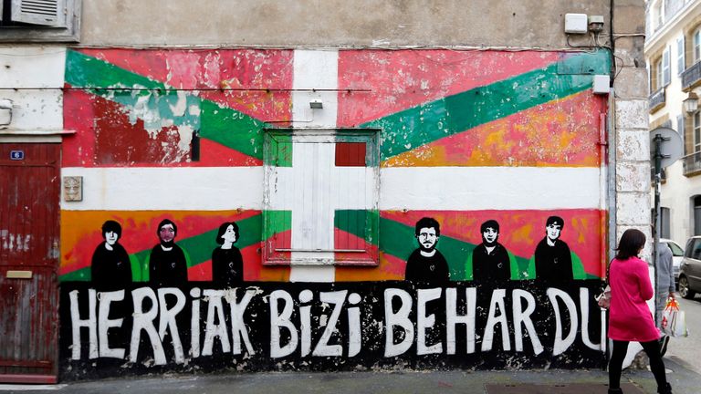 A wall painted with a Basque flag and the words 'The People want to live'