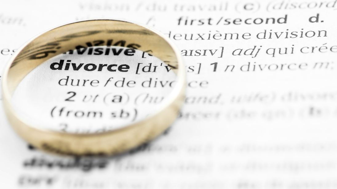 The sum awarded to the wife amounts to 41.5% of the couple's marital assets
