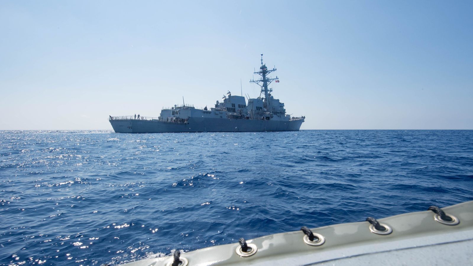 us-warship-sails-near-reef-in-south-china-sea-in-challenge-to-beijing