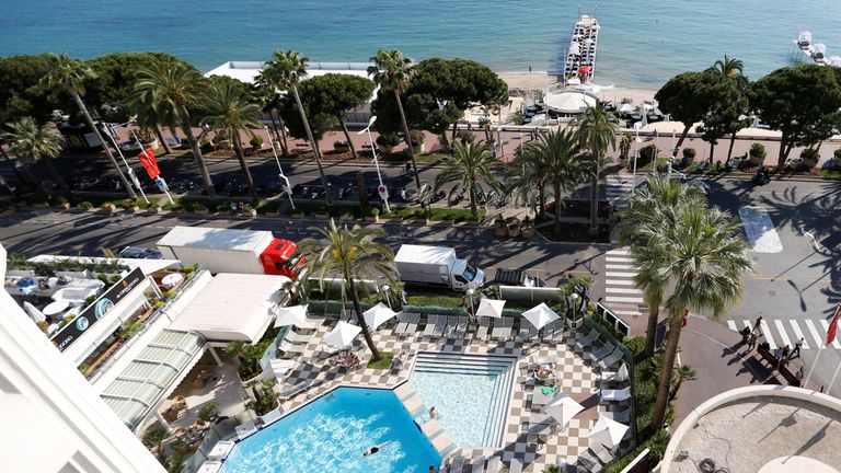 The swimming pool of the Grand Hyatt Cannes Hotel Martinez