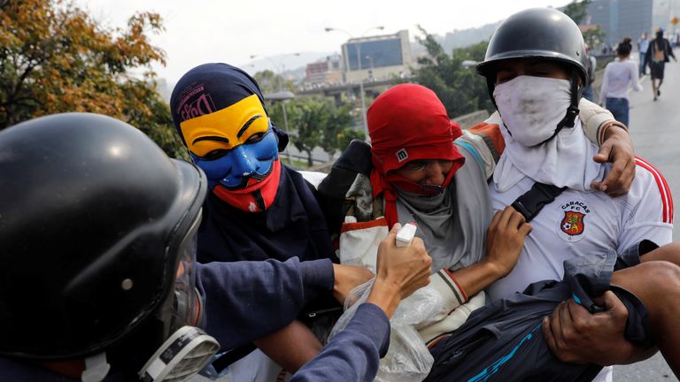 Protesters demonstrating against Venezuela&#39;s government gear up for violent clashes with police