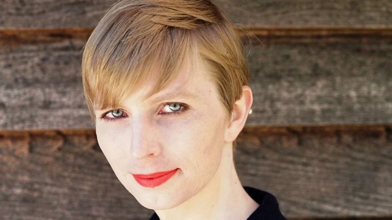 Chelsea Manning'in hapisten çıktıktan sonraki ilk fotoğrafı.  resim: twitter