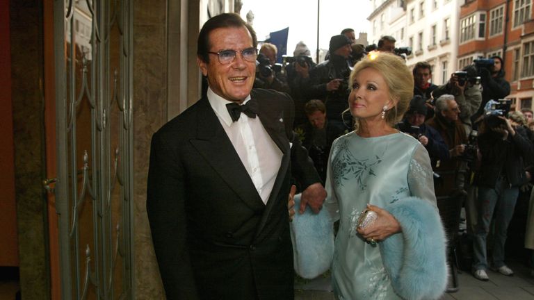 2002: Roger Moore and his wife arrive for the wedding of Joan Collins 