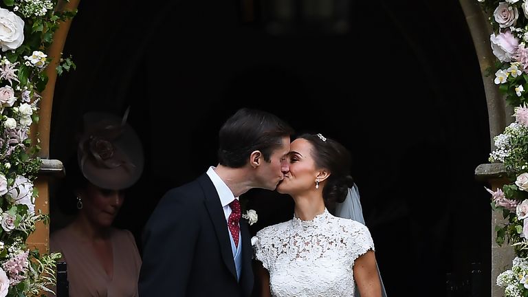 Pippa Middleton (R) kisses her new husband James Matthews