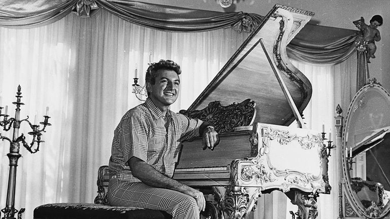 Flamboyant pianist and former child prodigy Liberace died from pneumonia due to complications from AIDS in 1987