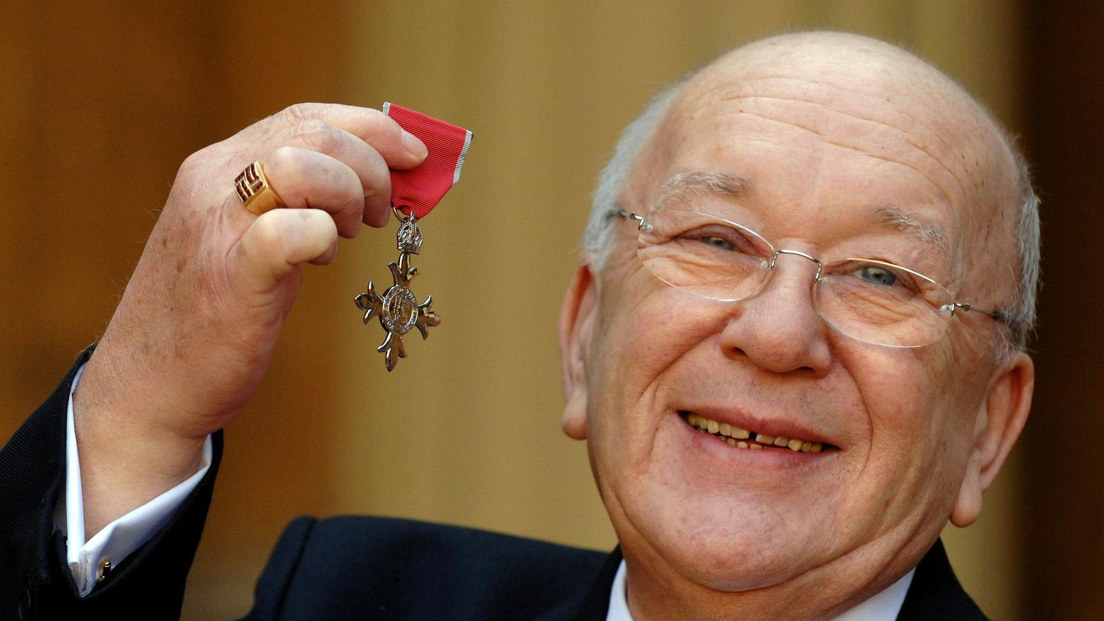Coronation Street star Roy Barraclough dies at 81