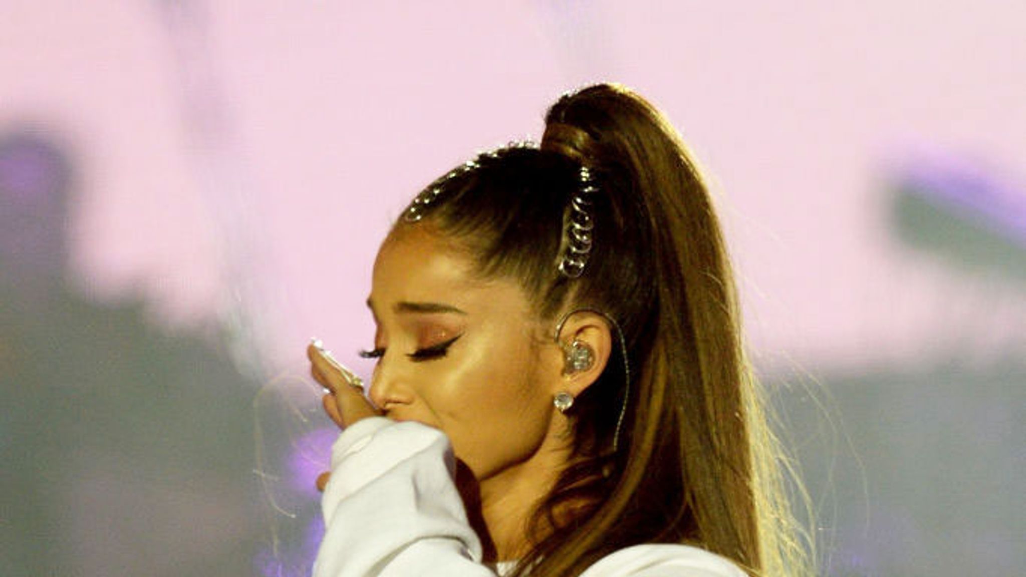 Overwhelmed Ariana Grande Speaks Of Love For Manchester During 2801