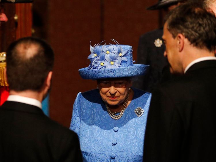 Queen should say sorry and be investigated over offshore cash - Corbyn Queen should say sorry and be investigated over offshore cash - Corbyn