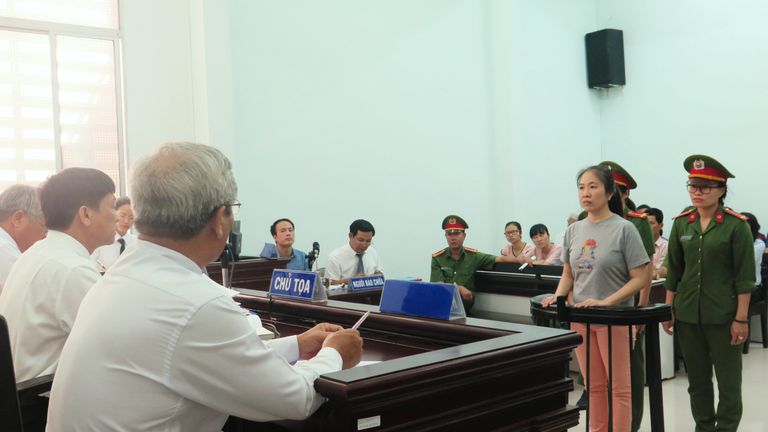 Vietnamese blogger Nguyen Ngoc Nhu Quynh (2nd R), also known as &#39;Mother Mushroom&#39;, stands trial