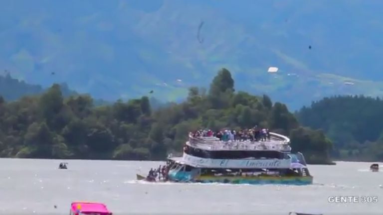 A multi-storey ferry has sank in the Penol reservoir Pic: Gente 305