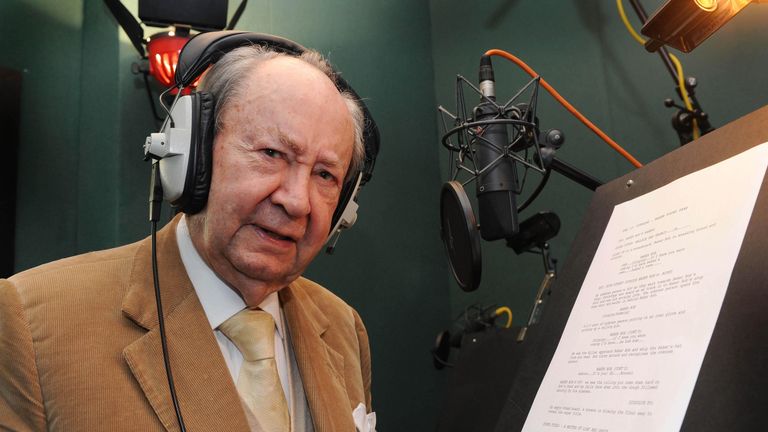Peter Sallis in the recording studio for a Wallace And Gromit TV special