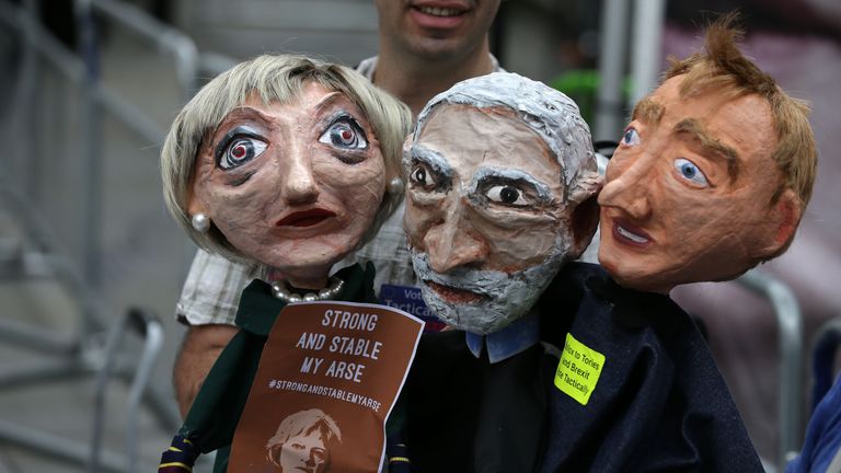 Theresa May and Jeremy Corbyn 