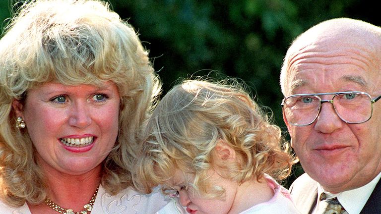 Barraclough with Les Dawson&#39;s widow Tracey and daughter Charlotte in 1995