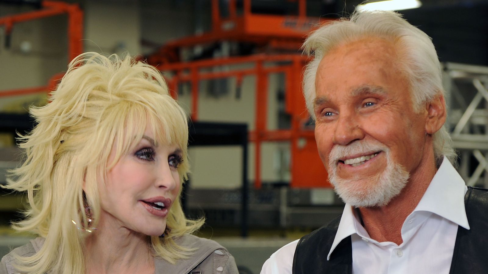 Kenny Rogers and Dolly Parton announce final performance | Ents & Arts News | Sky News