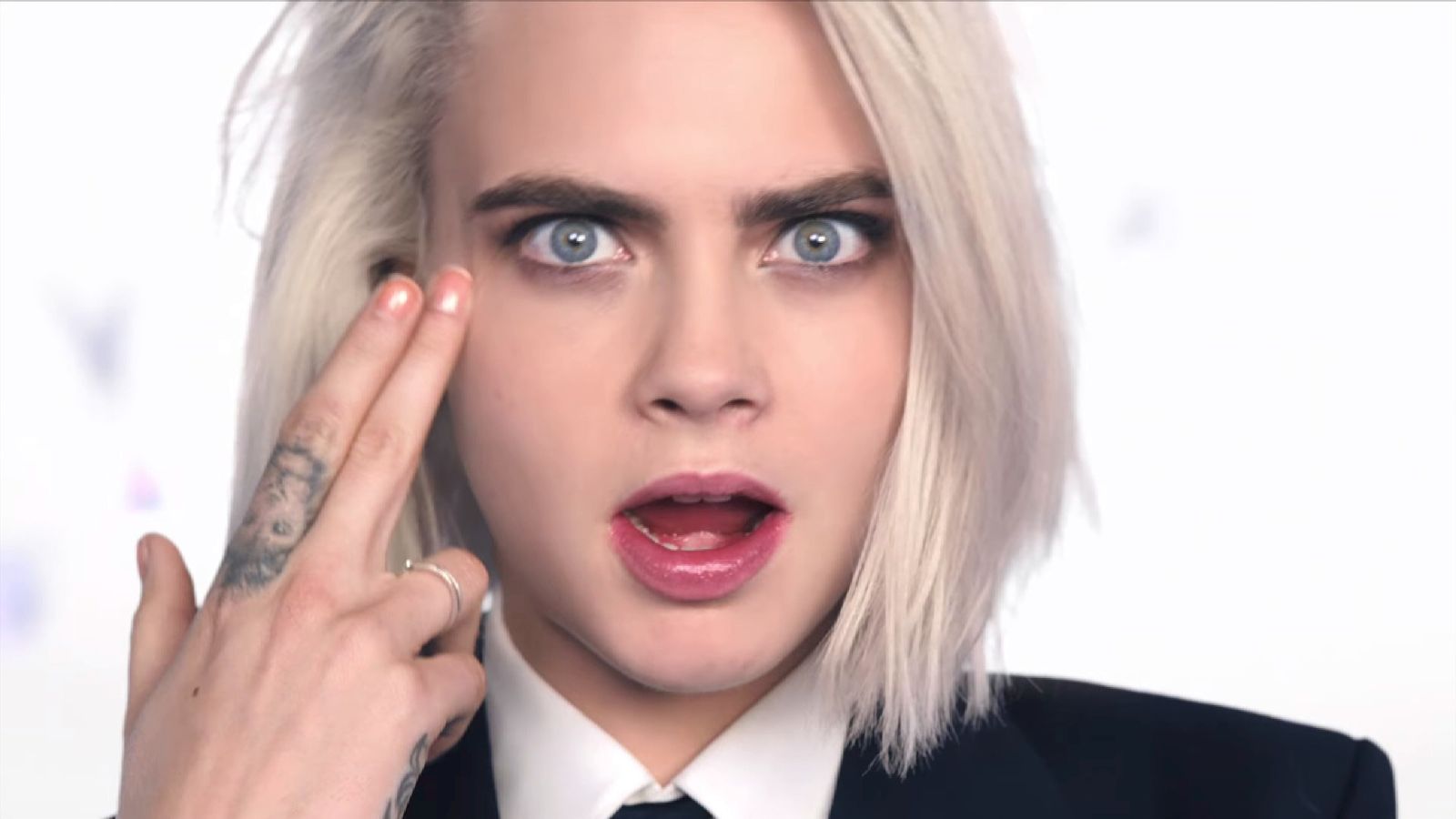 Cara Delevingne Goes Bond Style In Valerian Song