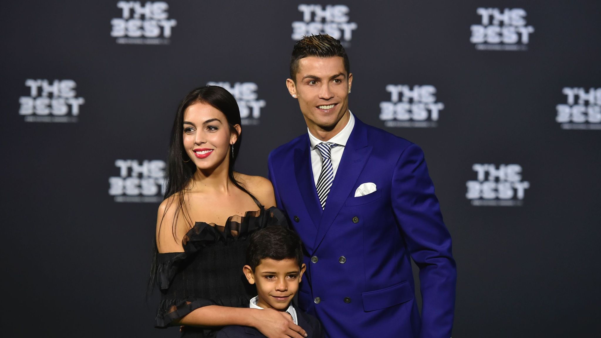 Cristiano Ronaldo confirms girlfriend is pregnant