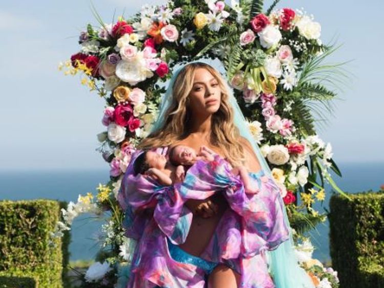 First picture of Beyonce&#39;s newborn twins Sir and Rumi Carter