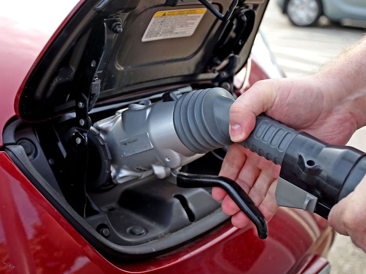Shell joins effort to electrify petrol stations