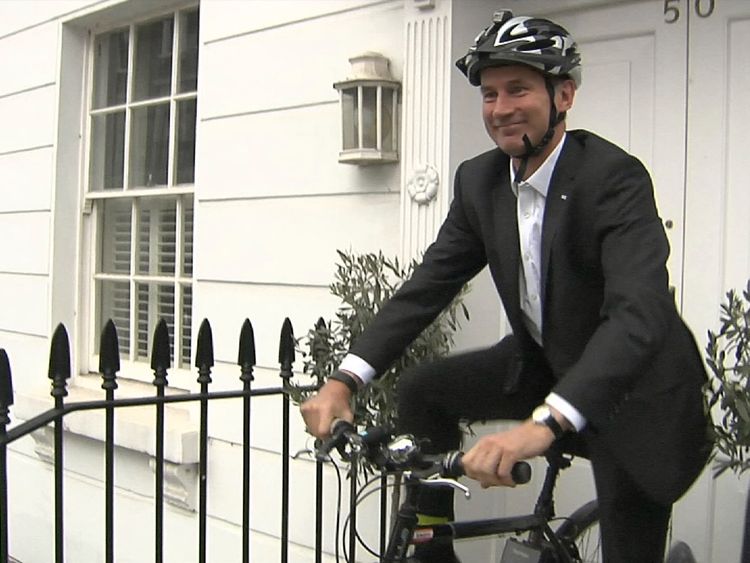 Jeremy Hunt remains silent over pay cap row
