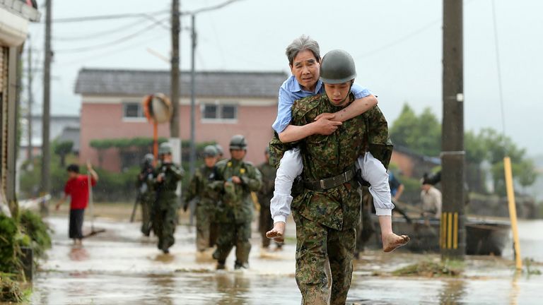 Soldiers help residents during mass evacuation