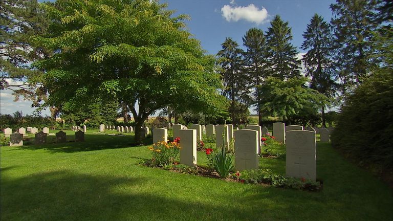 Saint Symphorien cemetery contains the graves of British WW1 dead