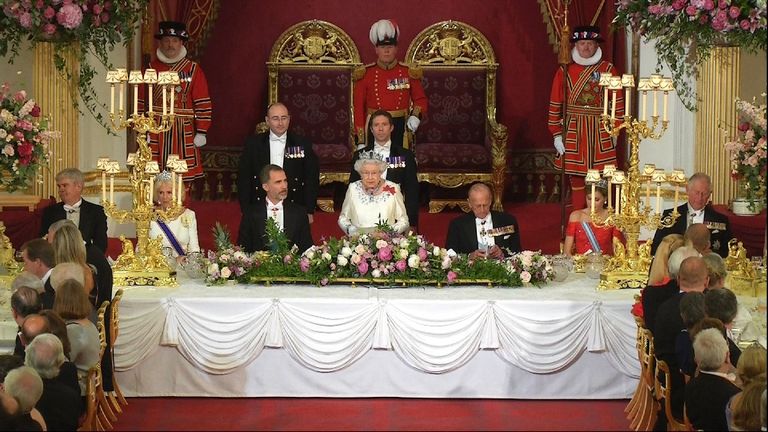 The Queen speaks at a Royal Banquet for Spain&#39;s King Felipe