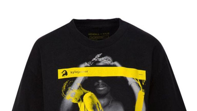 Kendall+Kylie&#39;s Tupac t-shirt has now been taken out of circulation