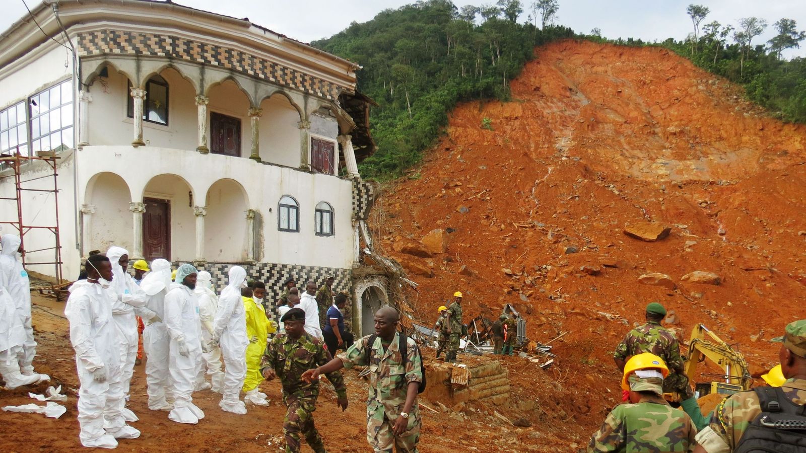 Sierra Leone 500 bodies found after 'huge' mudslides