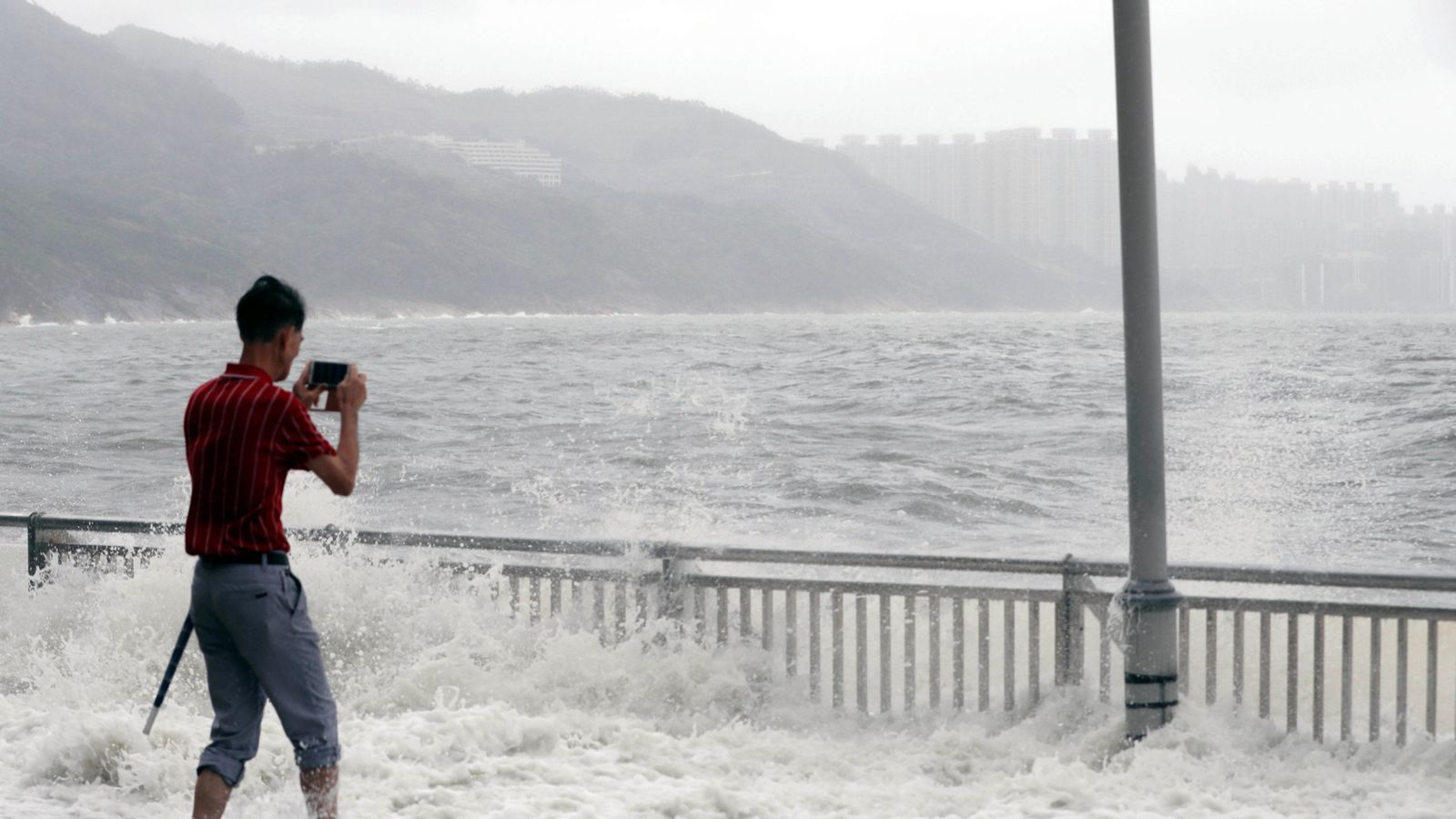 Typhoon Hato shuts down Hong Kong with gusts of up to 129mph | World ...