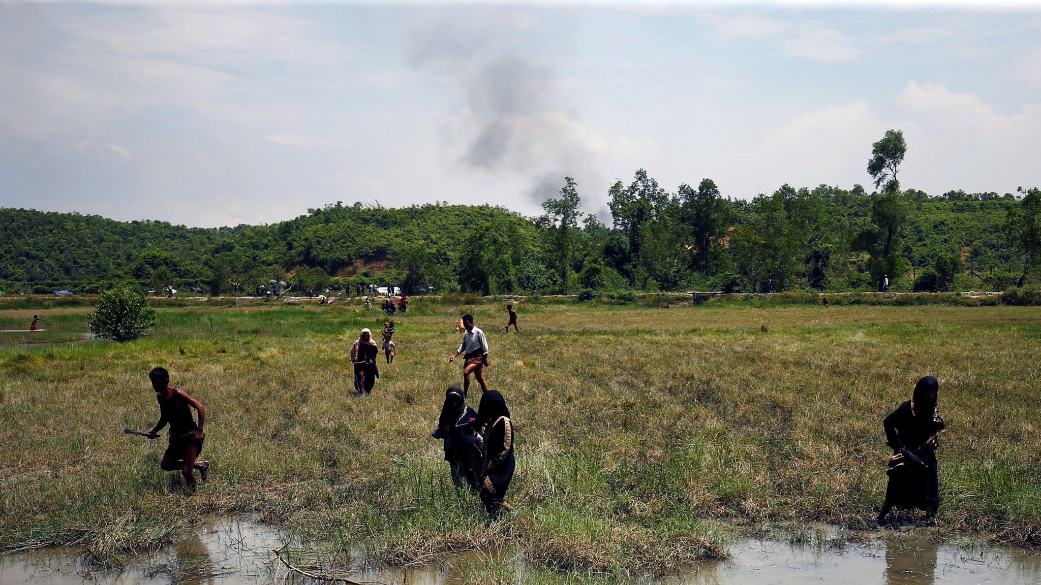 123,000 Rohingya refugees flee Myanmar violence for Bangladesh | World ...