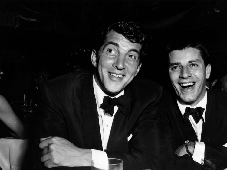 Dean Martin (L) and Jerry Lewis