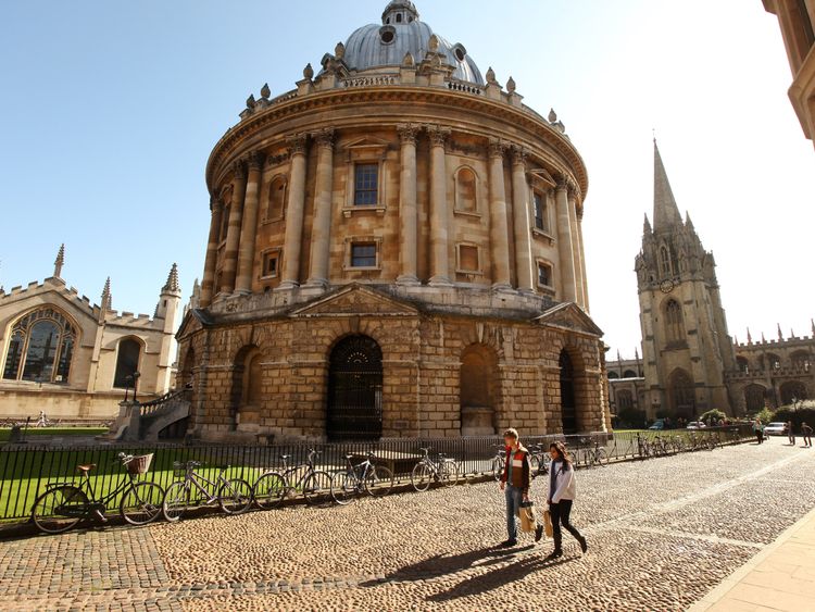 OXFORD, ENGLAND - OCTOBER 08: Students walk past the Radcliffe Camera building in Oxford city centre as Oxford University commences its academic year on October 8, 2009 in Oxford, England. Oxford University has a student population in excess of 20,000 taken from over 140 countries around the world. 