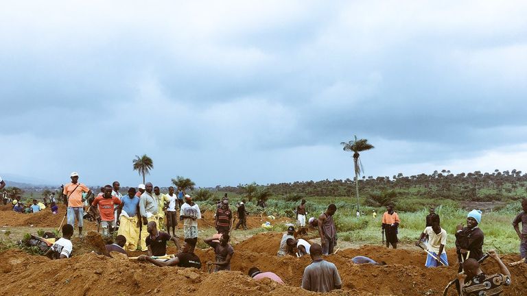 Mass burials held for deadly Sierra Leone mudslide victims