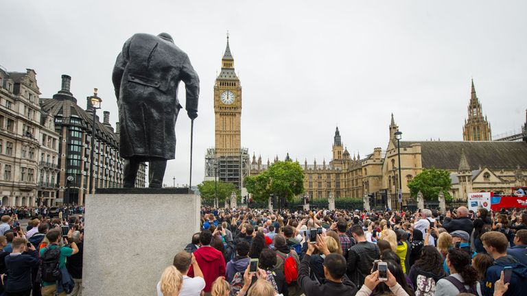 Onlookers gather as Big Ben&#39;s bongs ring out for the last time