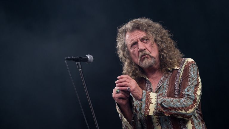 GLASTONBURY, ENGLAND - JUNE 28: Robert Plant performs on the Pyramid Stage during day 2 of the Glastonbury Festival at Worthy Farm on June 28, 2014 in Glastonbury, England. (Photo by Ian Gavan/Getty Images)
